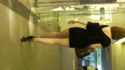 Sıcak kedi ile yerli erotik porno oynamak için bir kenara onu külot çeker