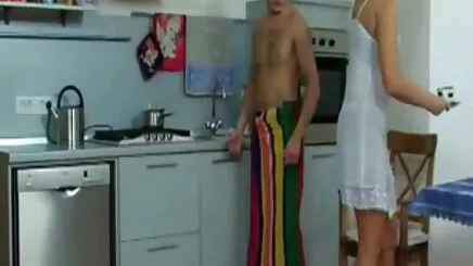 Genç yerlı porno olduğunu içinde üç