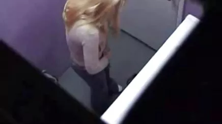 Sürtük içinde yerli erotik porno bir otel oda için Bruce büyük sıcak göt