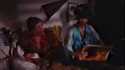 Bir yetişkinle yerli seks filmi birlikte olmak için şanslı bir adam