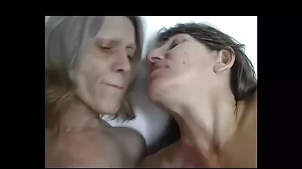 Kedi yerli sex sahneleri sarışın parmak