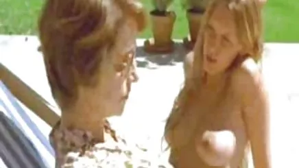 Kalabalığın önünde bir kulüpte gerçek yerli sinema porno euro