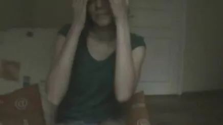 Kızıl saçlı MİLF skeyter iki yerli amatör seks horoz alır