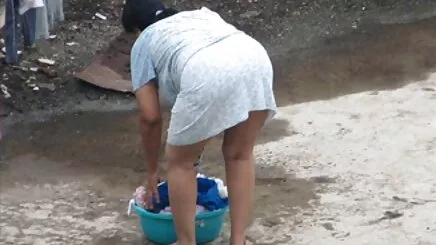 Sarışın kızlar dizlerinin üzerinde Rus yerli amatör video dolu
