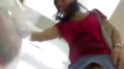 Genç bir yerli amatör sex adamın annesi