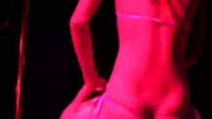 2 sıcak kadınlar fighting ile bir kedi içinde yerli porno yeşilçam
