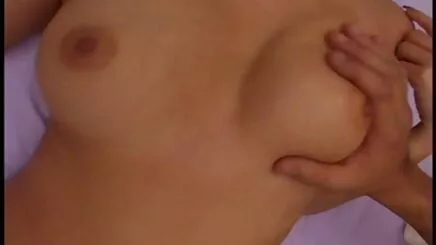 Büyük amatör porno yerli horoz ile karanlık meme uçları,
